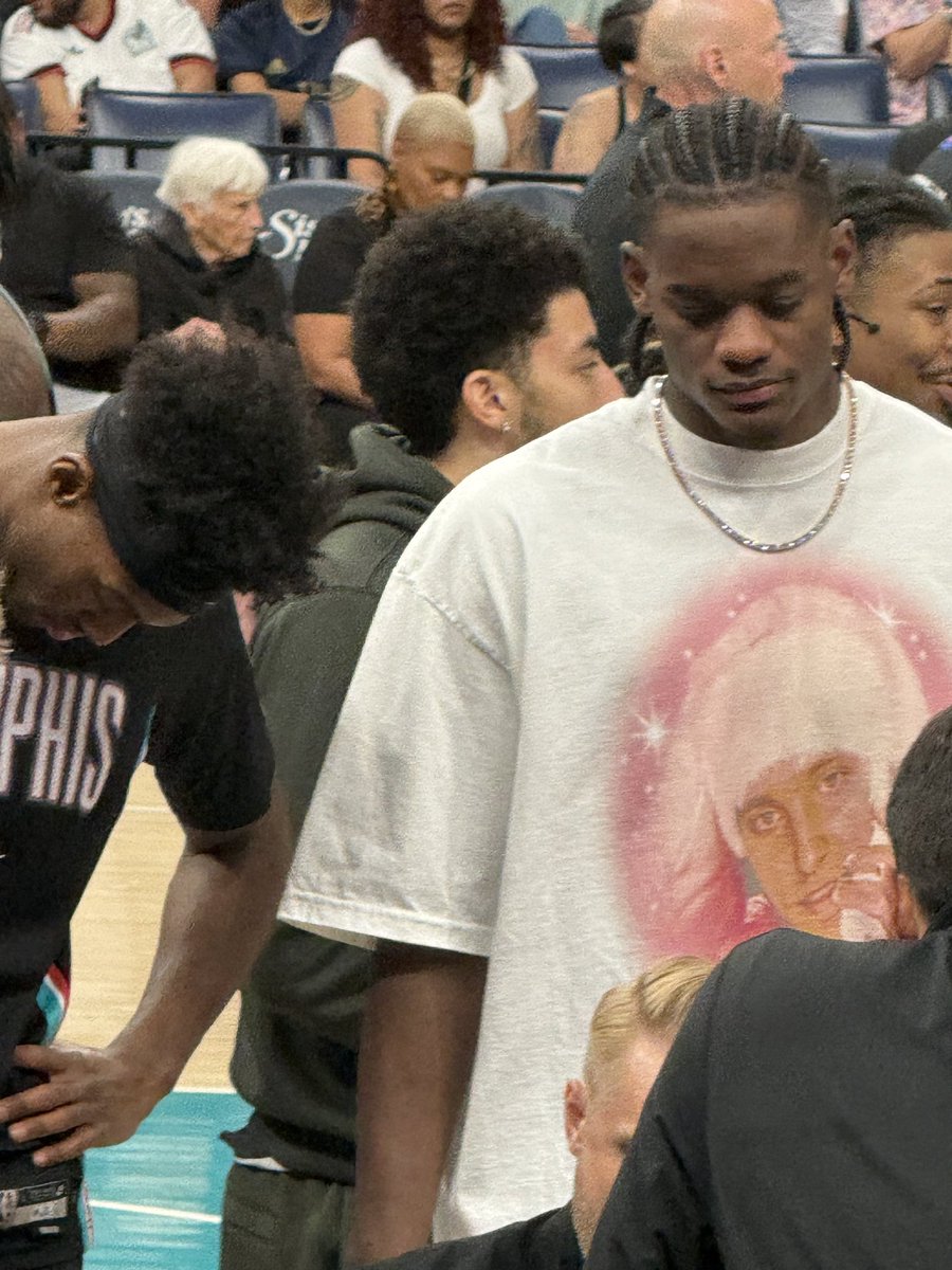 GrizzliesPics's tweet photo. Killa Cam is everywhere https://t.co/7rHQrUyoop