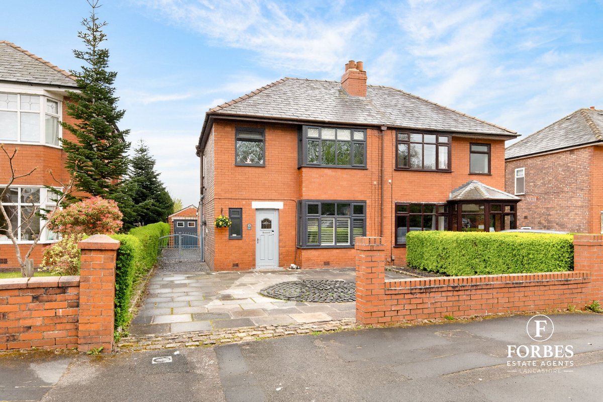 ForbesEstate's tweet photo. 💥Sneak Peek 🏡 Croston Road, £295,000. Move straight into this beautiful Farington Moss semi-detached 3 bedroom family home with an amazing open plan lounge, wood burner, and a huge garden overlooking open fields and that incredible garden room. https://t.co/7pc4LaZ3Wp
