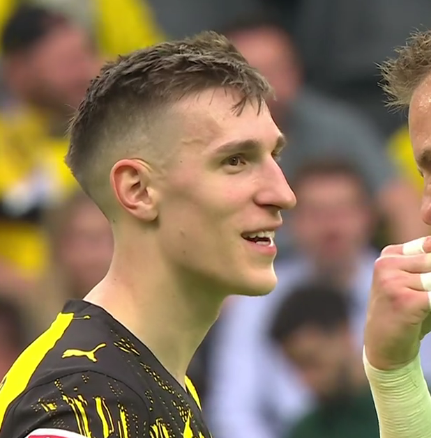 Rechter Außenverteidiger tweet media