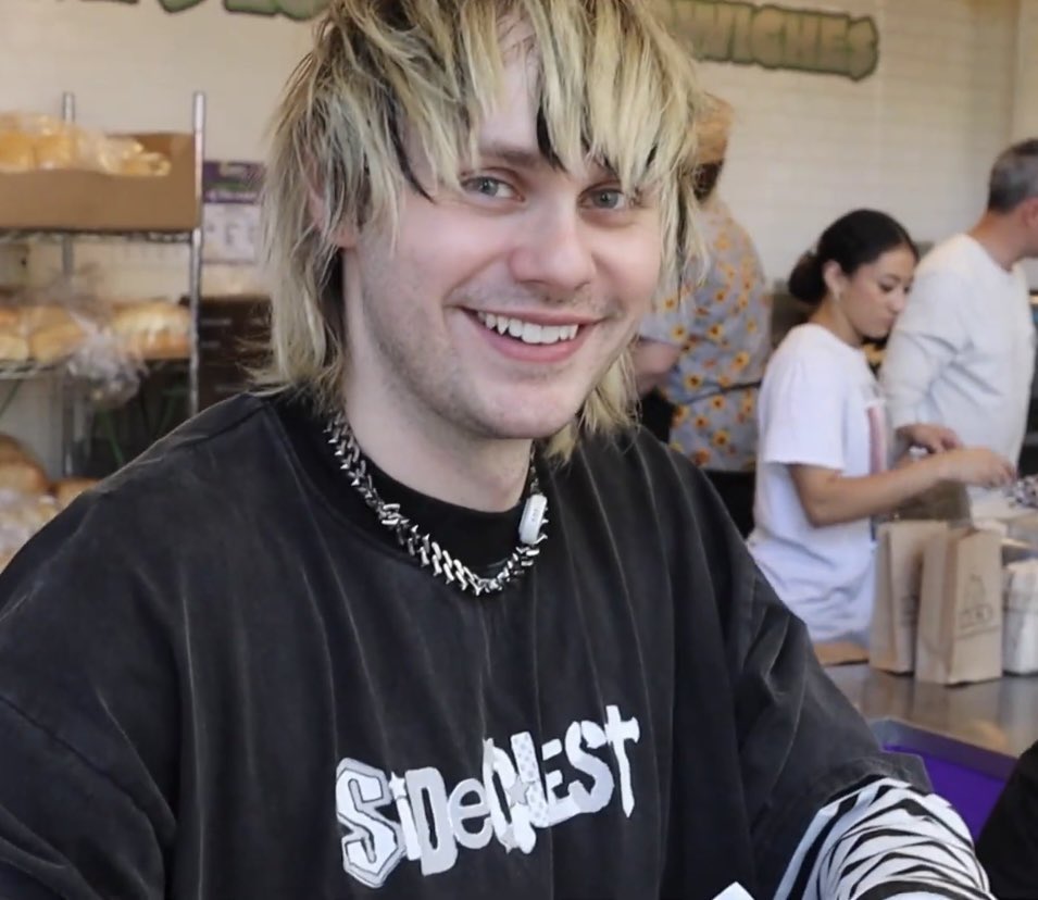 michael clifford canine teeth tweet media