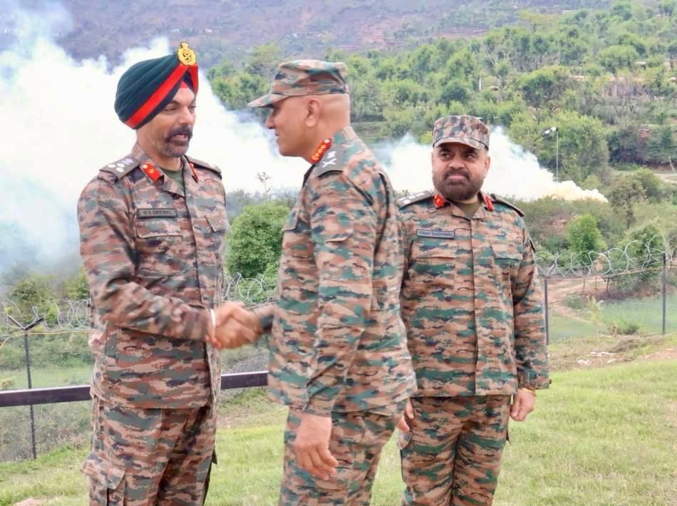 prodefencejammu's tweet photo. Lt Gen Pratik Sharma, #ArmyCdrNC visited #Rampur Sector in Jammu to review the prevailing security environment & counter-terrorism grid.
During the visit #ArmyCdr
had detailed deliberations with representatives of #JKP, #CRPF and other security agencies and emphasised on focused and concerted joint efforts, enhanced #Synergy and #Operational alignment ensuring a #Terror Free J&K.
#AlwaysInCombat
@SpokespersonMoD
@adgpi
@NorthernComd_IA
@JmuKmrPolice
@Whiteknight_IA
@ANI