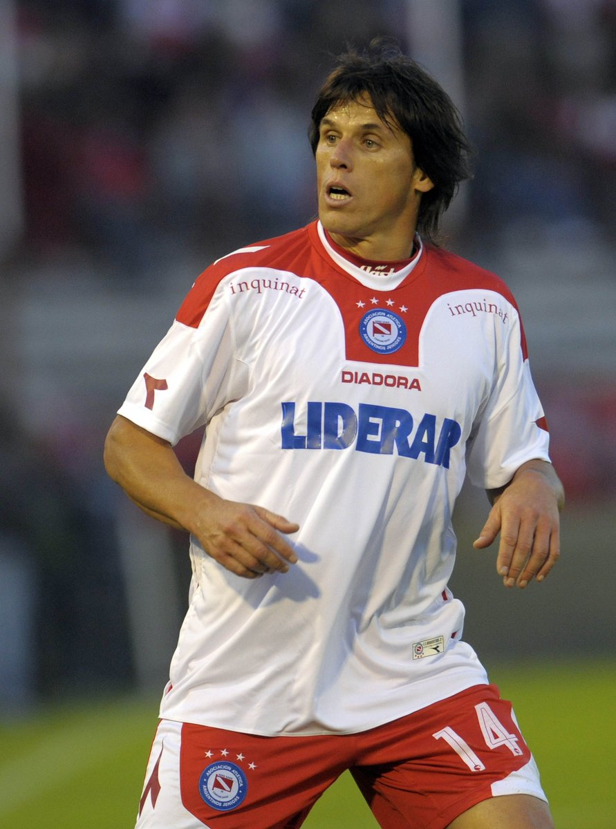 Momentos del bicho tweet media