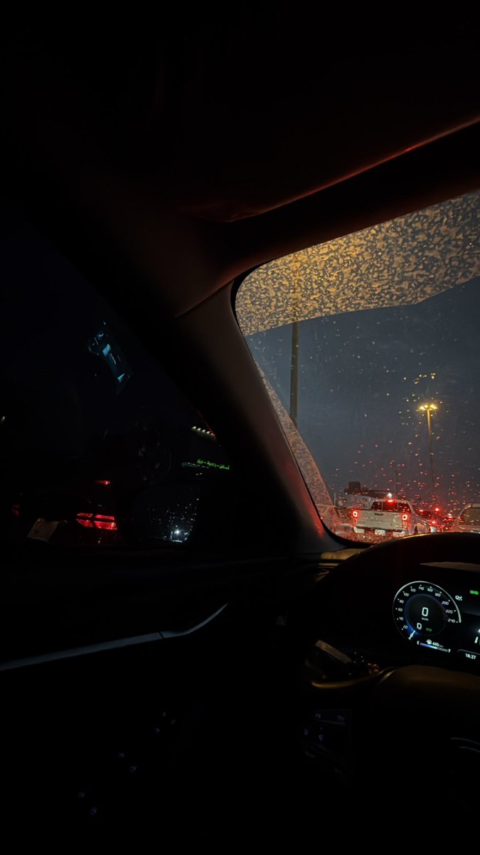 مع نزول المطر 
اللهم لا تحرمنا من رزقك وتوفيقك
ورحمتك ومغفرتك وعفوك ورضاك