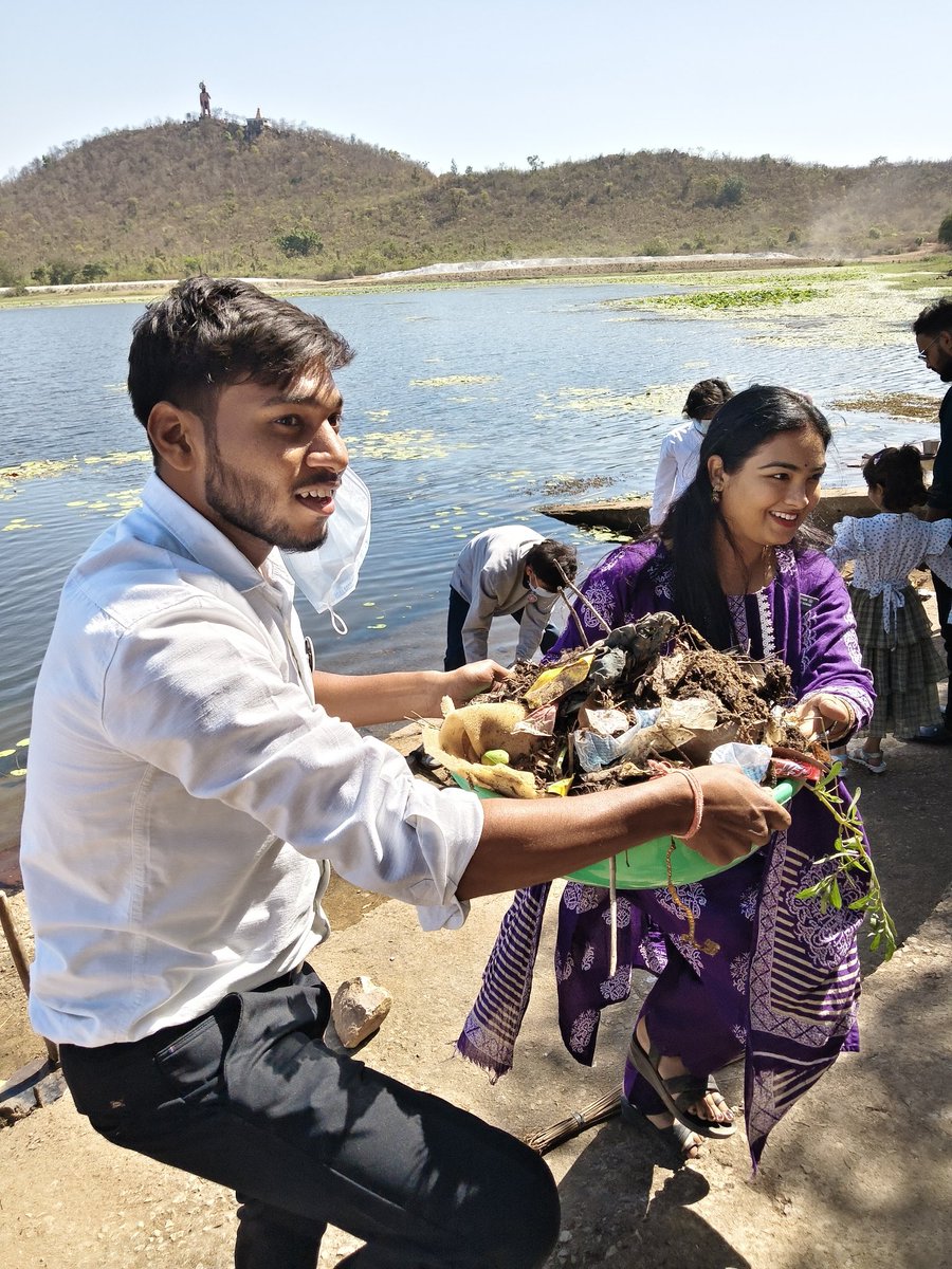 yaduveersahu2's tweet photo. Today, the NSS units of D.L.S. PG. College organized a one-day camp on the campaign “Sarovar Dharohar – Jal Sanrakshan, Pura Sampada Sanrakshan” followed by a massive cleanliness drive at the historic Dulehra pond, Ratanpur.
@mansukhmandviya
@manojsinha812
@_NSSIndia https://t.co/jbk33N7UK4