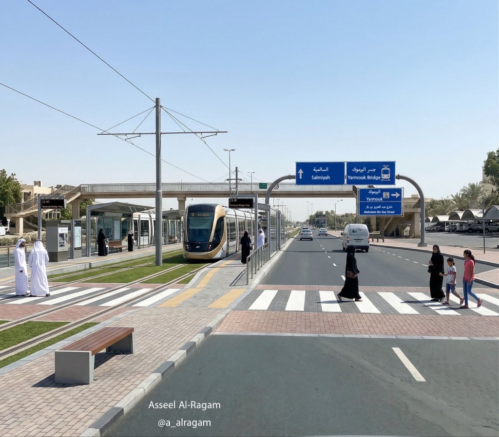 يمثل تحويل المساحات المهملة في الطرق السريعة إلى مسارات للنقل المتعدد تحولا استراتيجيا في كفاءة المدينة. دمج أنظمة الترام والمشاة عند نقاط حيوية يوفر بدائل تنقل فعالة، ويدعم الخدمات اللوجستية الخفيفة، مع مراعاة السياق المحلي والظروف المناخية