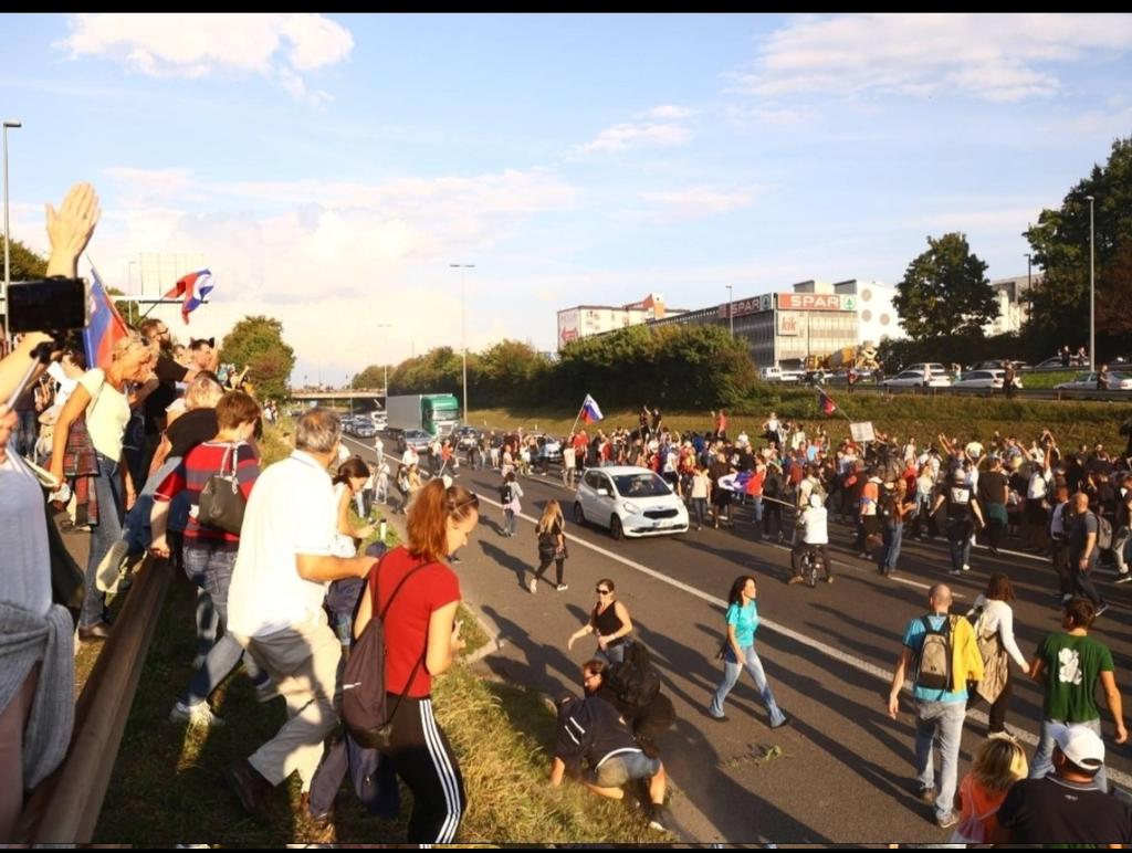 aleksander tweet media