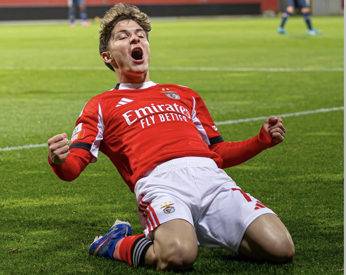 Canto do Benfica tweet media