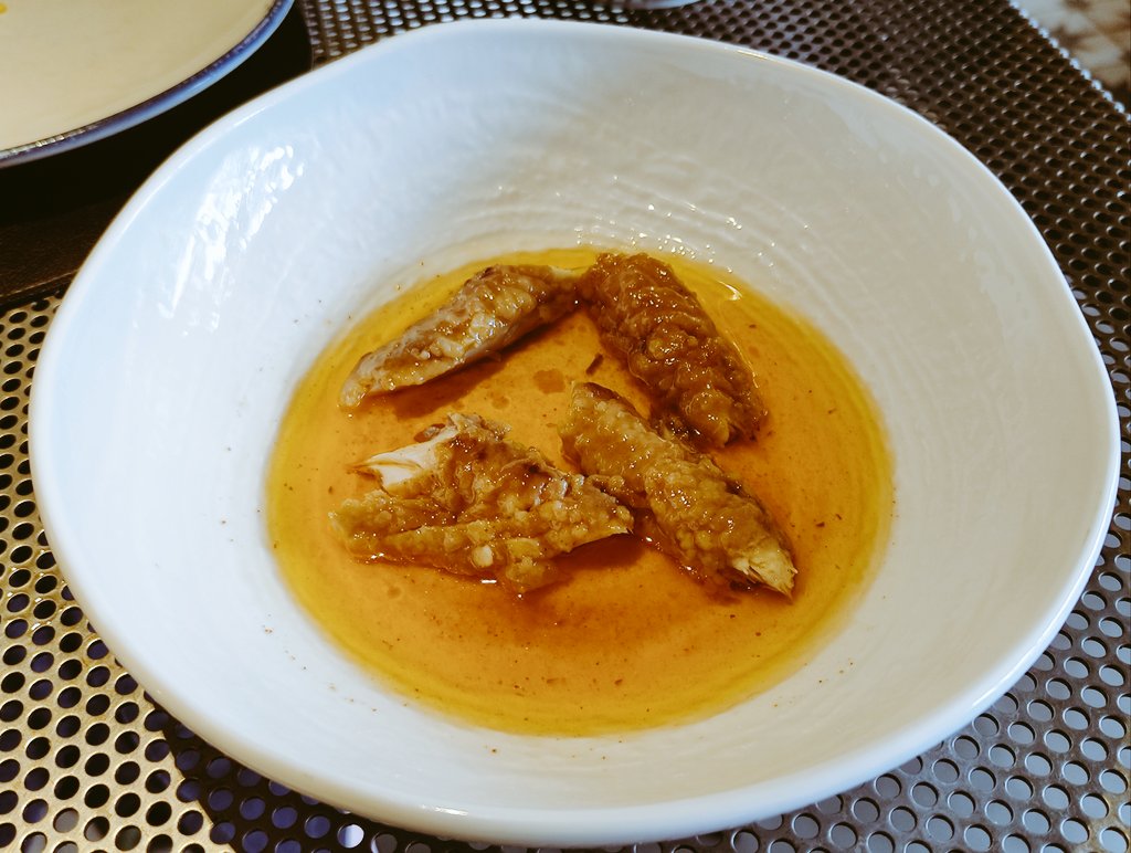 magellan75's tweet photo. Toque, Majadahonda. La regularidad y el buen gusto por bandera.
Langostinos en tempura, escabeche casero de caballas de Luarca, un lenguado impecable y mis albóndigas favoritas. @Vegabaena cocina de maravilla y es un excelente anfitrión. https://t.co/69hnVKmOay