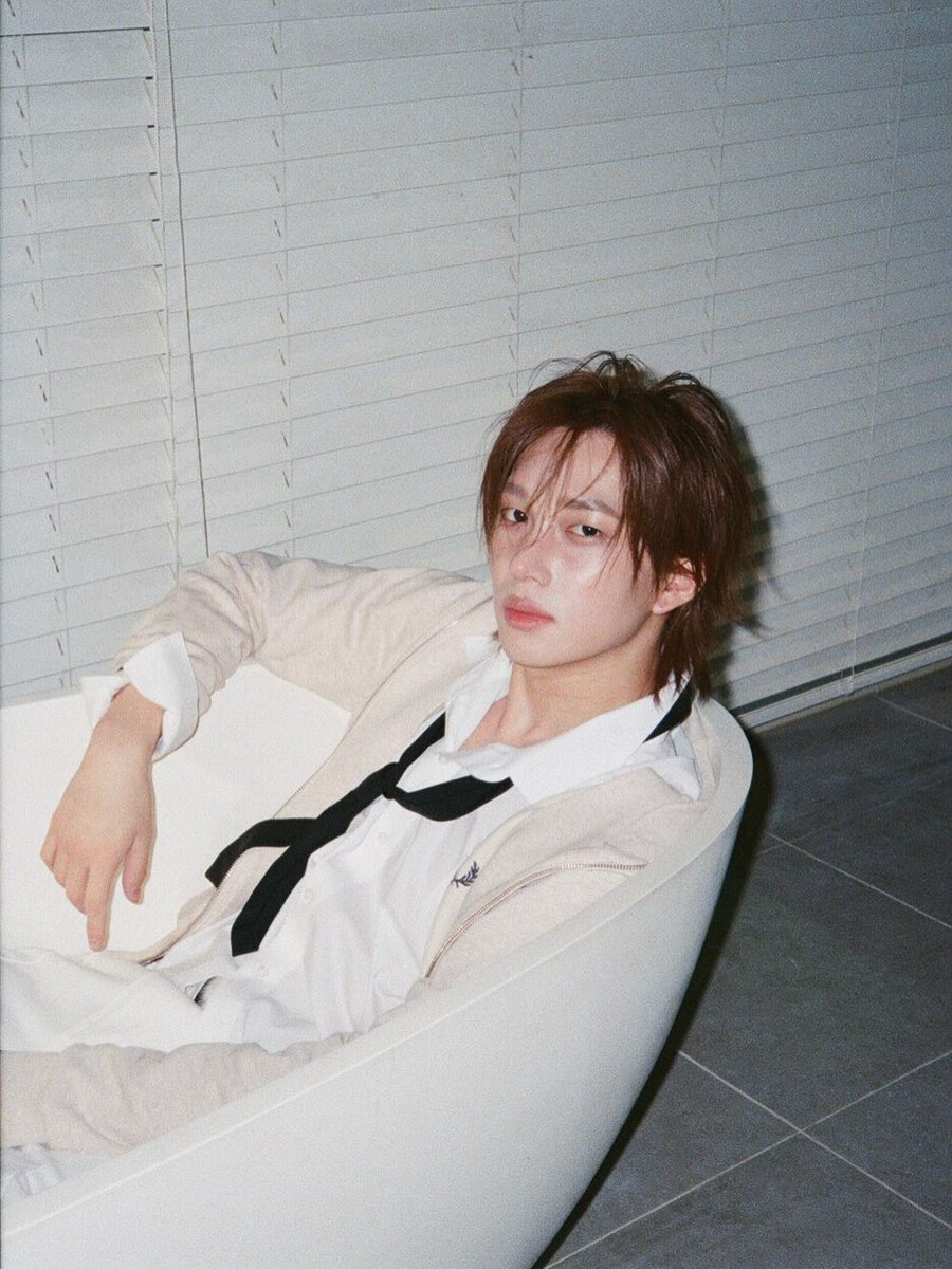 🚨| Taeyang Sasaengs Spotted at Airport

Hello P1usworld,

A few hours ago, there’s been videos surfacing of Theo at the airport coming home to Korea from his vacation in Japan, a private schedule that nobody was aware of. 

When Theo saw them, he stood and paused, staring at