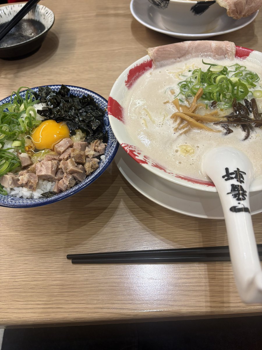 T(N)OMIZO tweet media