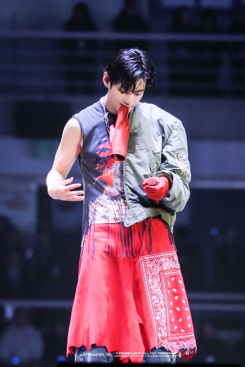 6 ° North_V tweet media