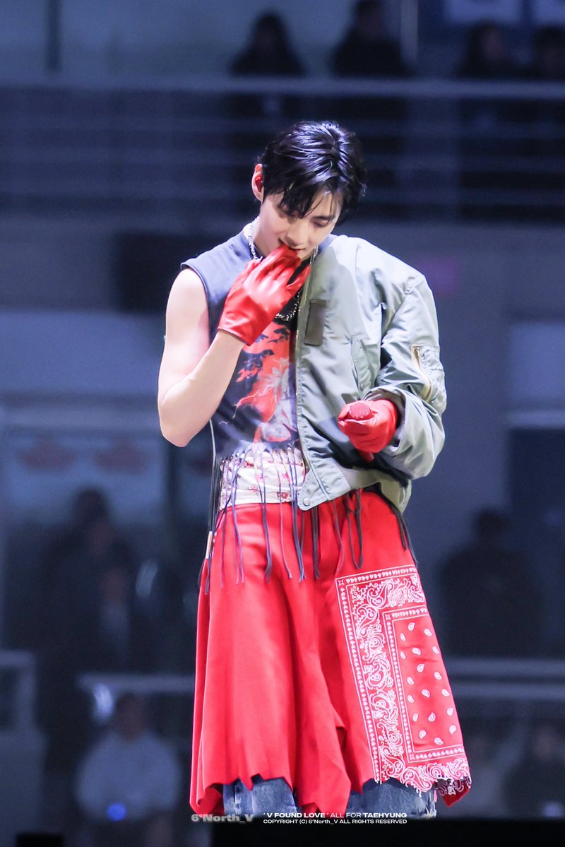 6 ° North_V tweet media