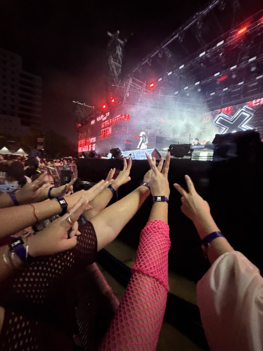 ʜᴏɴᴇʏᴍയɴ 🪐💜 tweet media