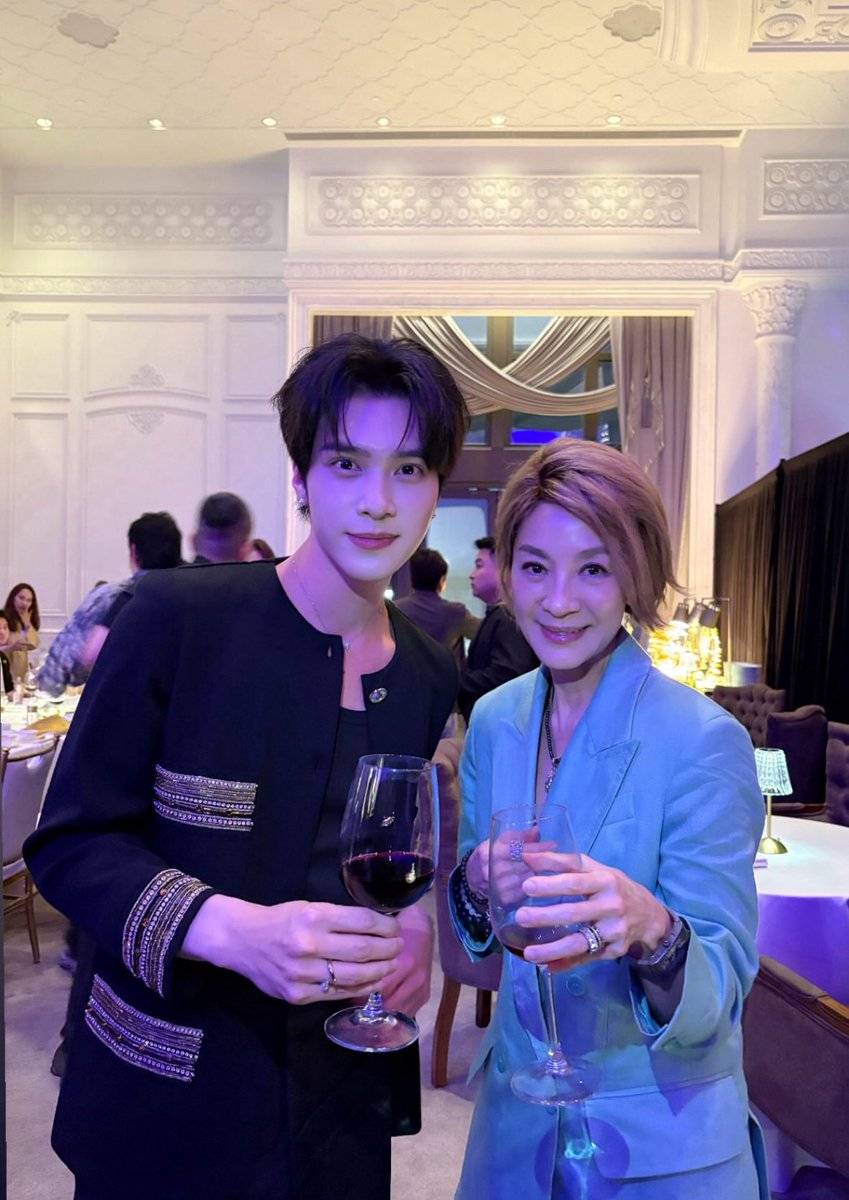 hendery with THE michelle yeoh???