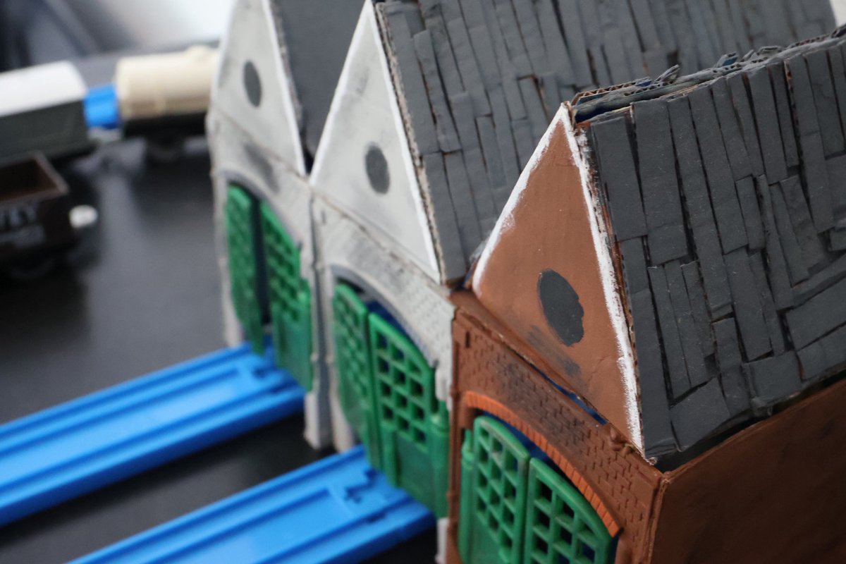 Murretx's tweet photo. Ffarqhaur Sheds: Saved the best for last, this was definitely the coolest looking build out of all of these (believe it or not I actually made this when I was grounded, lol). It’s made from a cardboard and doors from a TM Tidmouth. Hoping I can take this one with me… https://t.co/0iayDRqrJS