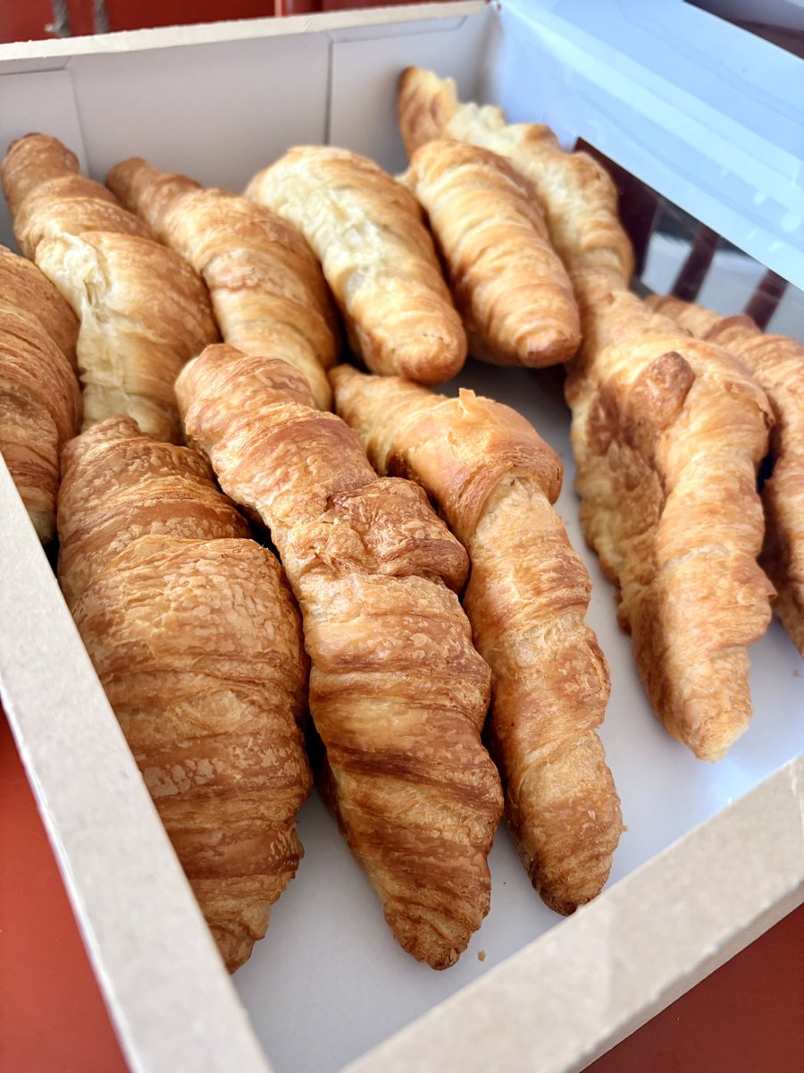 andy71soto's tweet image. Solo falta que traigan el café.... 😋😋😋

#CaféConPan 
#CoffeeLover