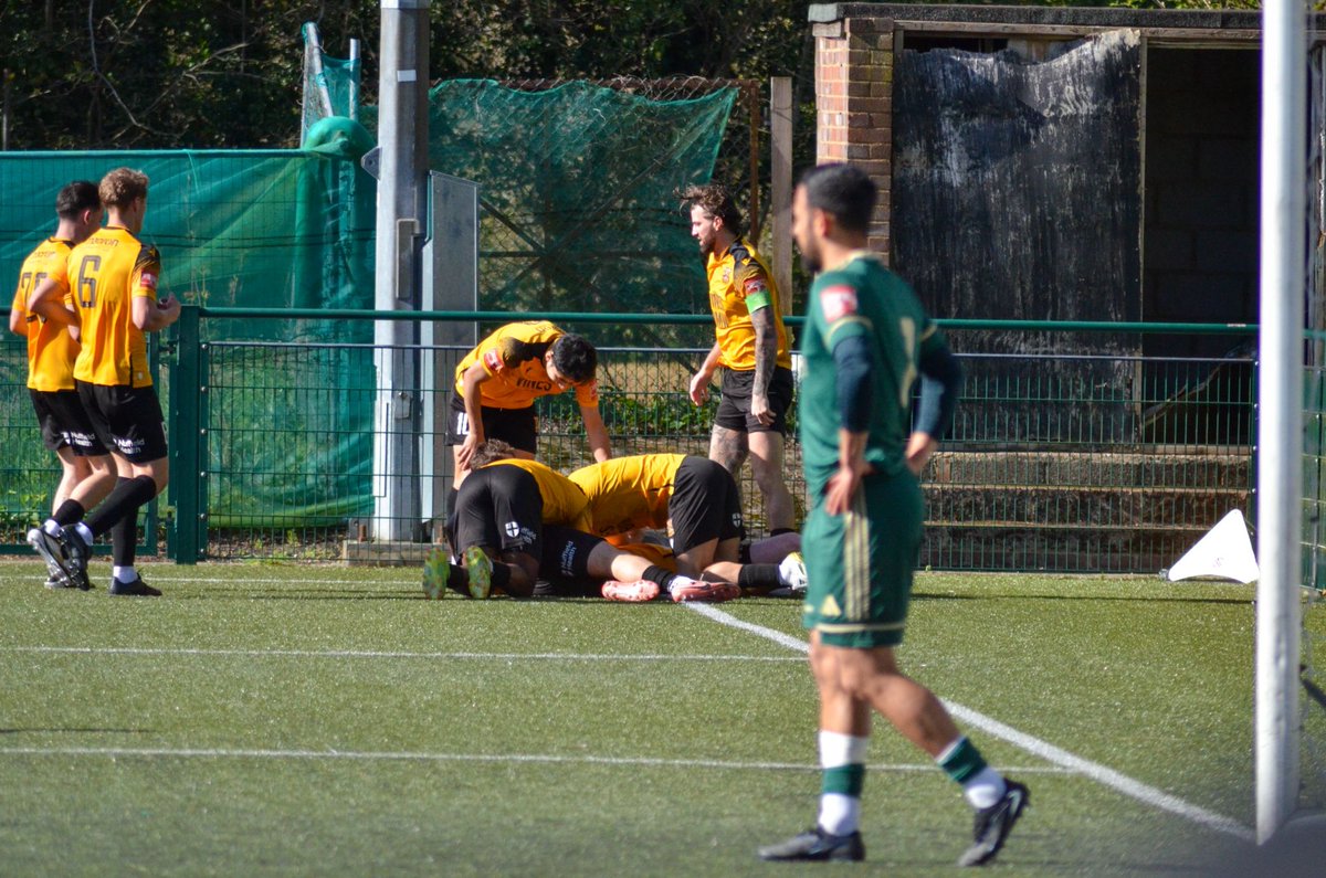 Three Bridges FC (C) 🏆 tweet media