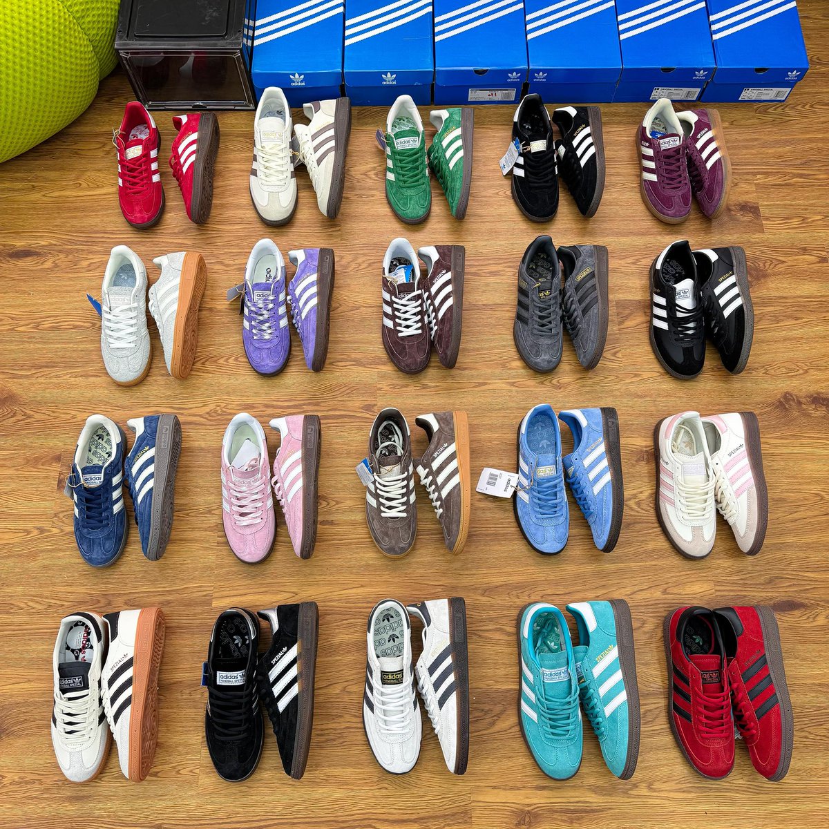 JustFreshKicks tweet media