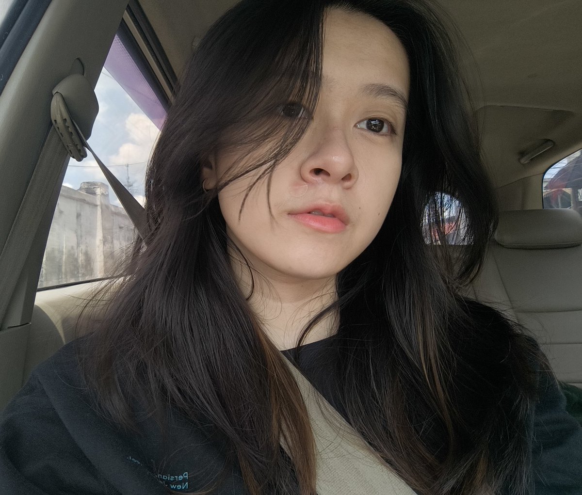 CoffeeCrsss's tweet image. finally not late :D
I'm super tired. 
#dewyselfieday