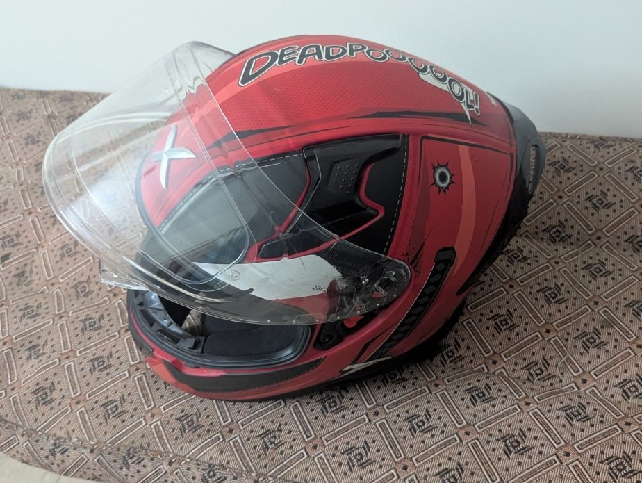 sadhatweetz's tweet image. ஹெல்மெட் மேல போட வேண்டிய வார்த்தைகளா இது?

எவன்டா இப்படி டிசைன் பண்றது....worstu..!!

#Oxymoron 
#ControversialDesign
#safety