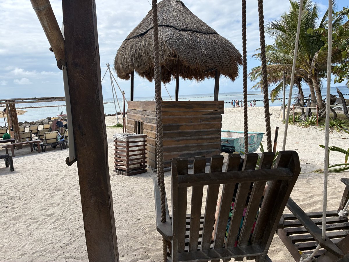 carollivestoeat's tweet image. Relaxing family beach day in #CostaMaya Sun, calm water, and slowing down together made it the perfect final port day #BeachDay #FamilyTravel #Mexico #NorwegianViva