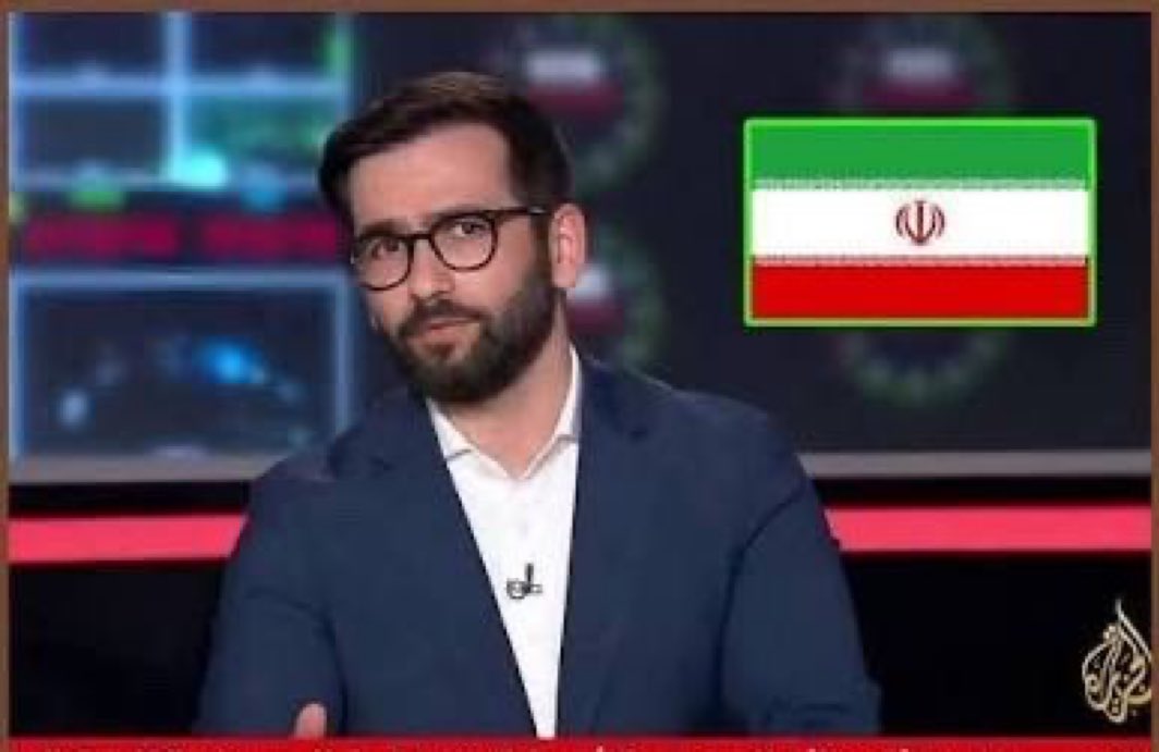 mirsadeye's tweet photo. ⭕️لم تستضيف ولا قناة إيرانية أو من محور النفايات المقامرة التابعة للنظام الإيراني المهزوم ، محلل عربي واحد لكي يدافع عن دول الخليج العربي والمنطقة التي تتعرض للعدوان الإيراني 

وحدها قطر وكل قنواتها ومنصاتها ومواقعها وكل نخب الإعلام الممولة من الأموال القطرية من يستضيفون من أبواق النظام الإيراني لكي تحقر الدول العربية وتستهزء بشعوبها وتضحياتها وتبصق على دمائها وعلى البنى التحتية 

وإذا قمت بانتقاد النظام القطري بحرف حتى لو مجرد ناصح  قالوا عنك إنك عميل عدو للإسلام والنبي العربي بينما الذي يقصفهم مسموح له حتى بالتنكيل بالنظام القطري علانية على الهواء ولا احد يستطيع ردهم أو يقول لهم ولو بكلمة احترموا دولنا واراضينا التي تتواجدون عليها وتستضيف صوتكم المضاد 

بل حتى المذيع والإعلامي يخاف ان يلفظ كلمة الخليج العربي خوفا من بوق النظام الإيراني المهزوم المدحور علي يد إسرائيل وأمريكا 

متلازمة ستوكهولم لا تغادر النظام القطري ابداُ 

#مرصاد_لهم_بالمرصاد