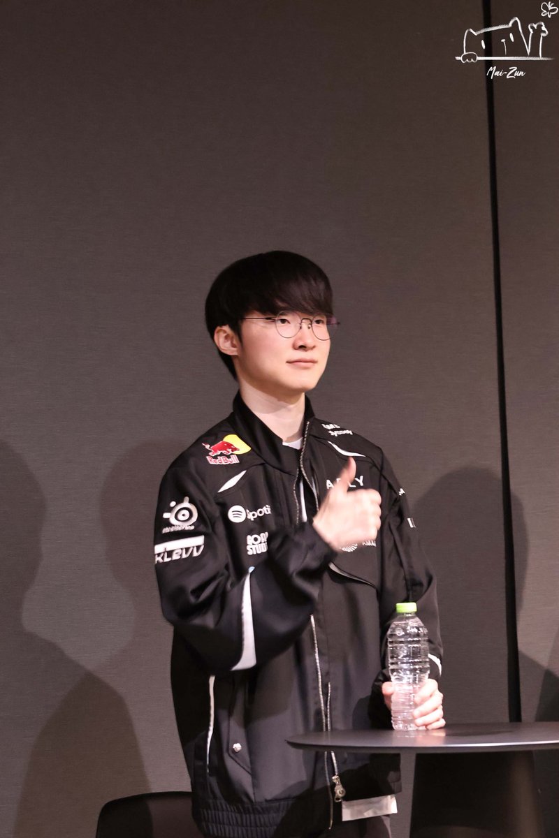 Maizun2512's tweet photo. 🐈‍⬛
#FAKER #페이커 #이상혁 https://t.co/4bFSVyfkX9