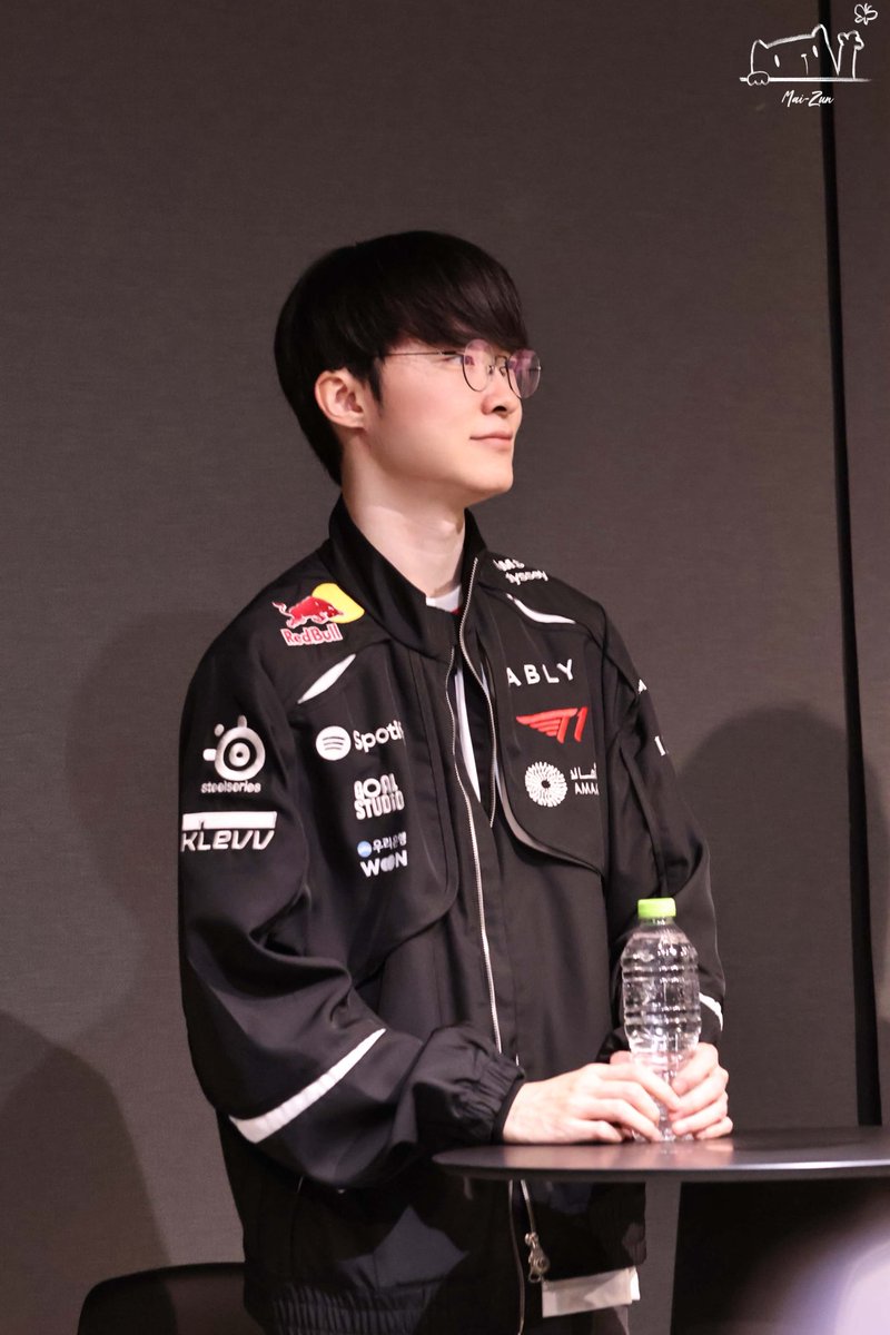 Maizun2512's tweet photo. 🐈‍⬛
#FAKER #페이커 #이상혁 https://t.co/4bFSVyfkX9