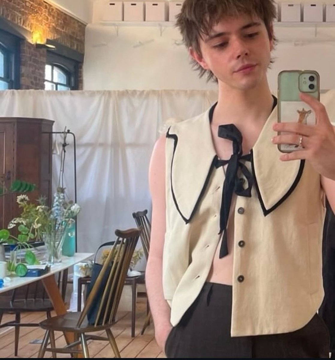 Zuzu 🦊🌹🪑 tweet media