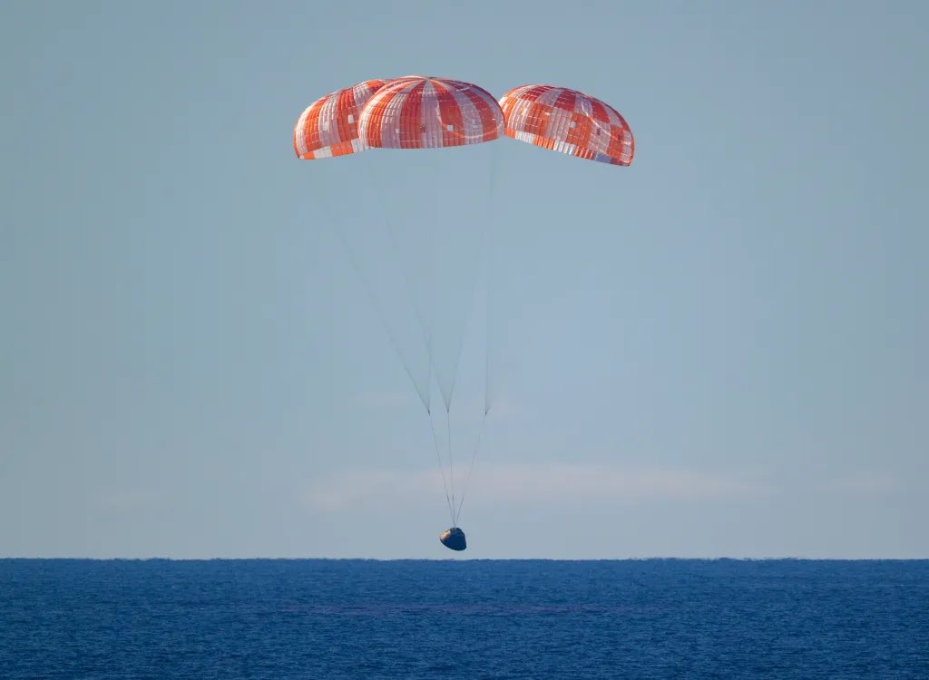 MikeCiannilli's tweet image. Welcome home Artemis 2!  You’ve just written the opening chapter of humanity’s return to the Moon. From liftoff to recovery, you’ve shown the world what "mission success" really looks like.

Path to the lunar surface just got a whole lot shorter 

#Artemis #NASAKennedy #ArtemisII