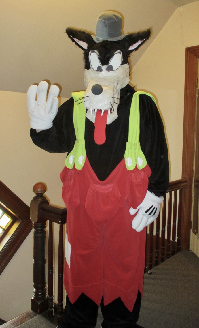 wiley207's tweet photo. I can't believe I made my first fursuit head ten years ago now. Naturally, I've come a long way since then! https://t.co/0zoUAFJ7mR