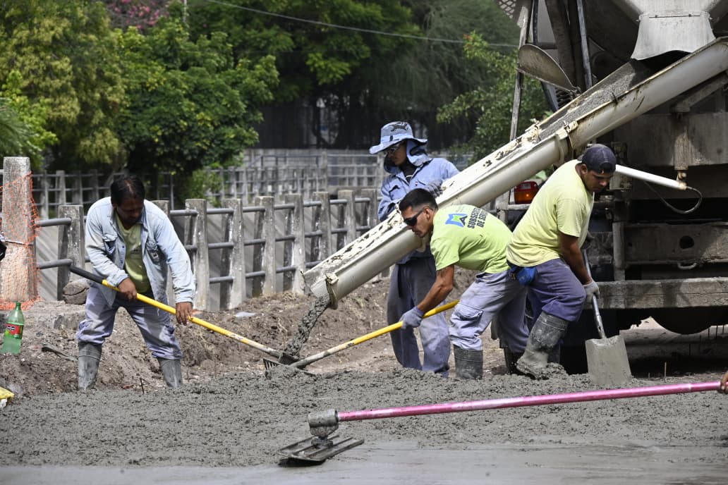 pulsoba's tweet photo. https://t.co/rlaCLKctAy
Nardini recorrió el avance de obra de pavimentación de la calle Estado de Israel
El intendente de @munimalvinas  supervisó el avance de obra de pavimentación que se lleva adelante en la calle Estado de Israel, entre Sucre y Cochabamba, https://t.co/tkQam9n5nx