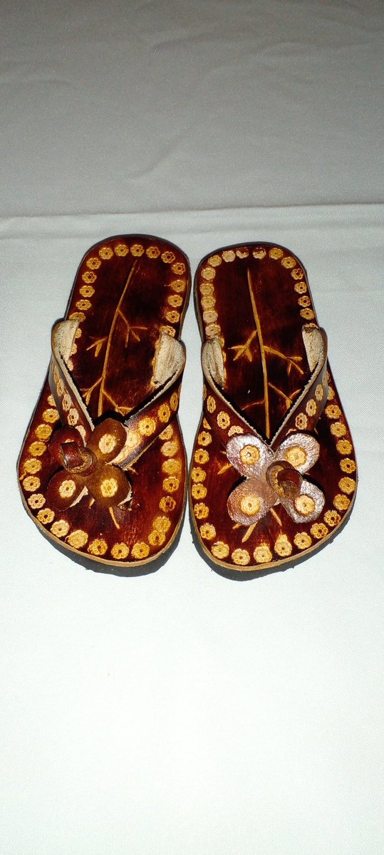 CreationsL64078's tweet photo. Genuine leather slipper #caricom #MHHSBD #treading #insytle #omg #tictok https://t.co/vordZt1QC6
