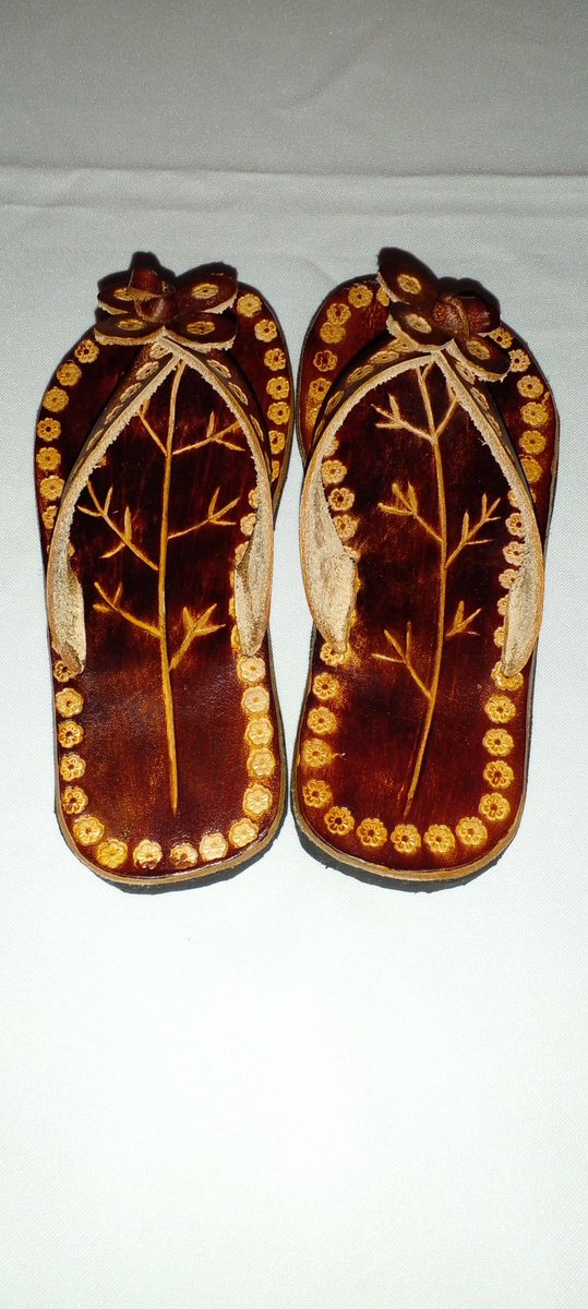CreationsL64078's tweet photo. Genuine leather slipper #caricom #MHHSBD #treading #insytle #omg #tictok https://t.co/vordZt1QC6