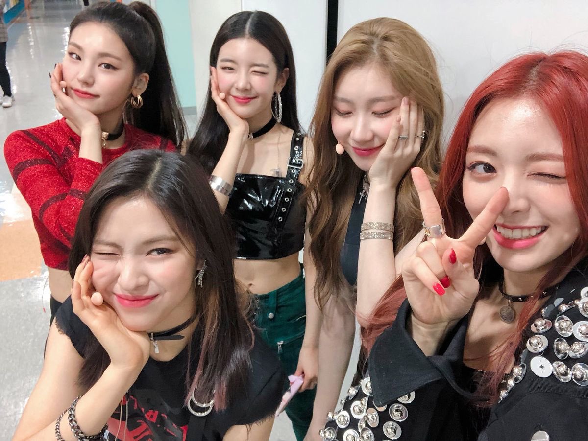 out of context itzy tweet media