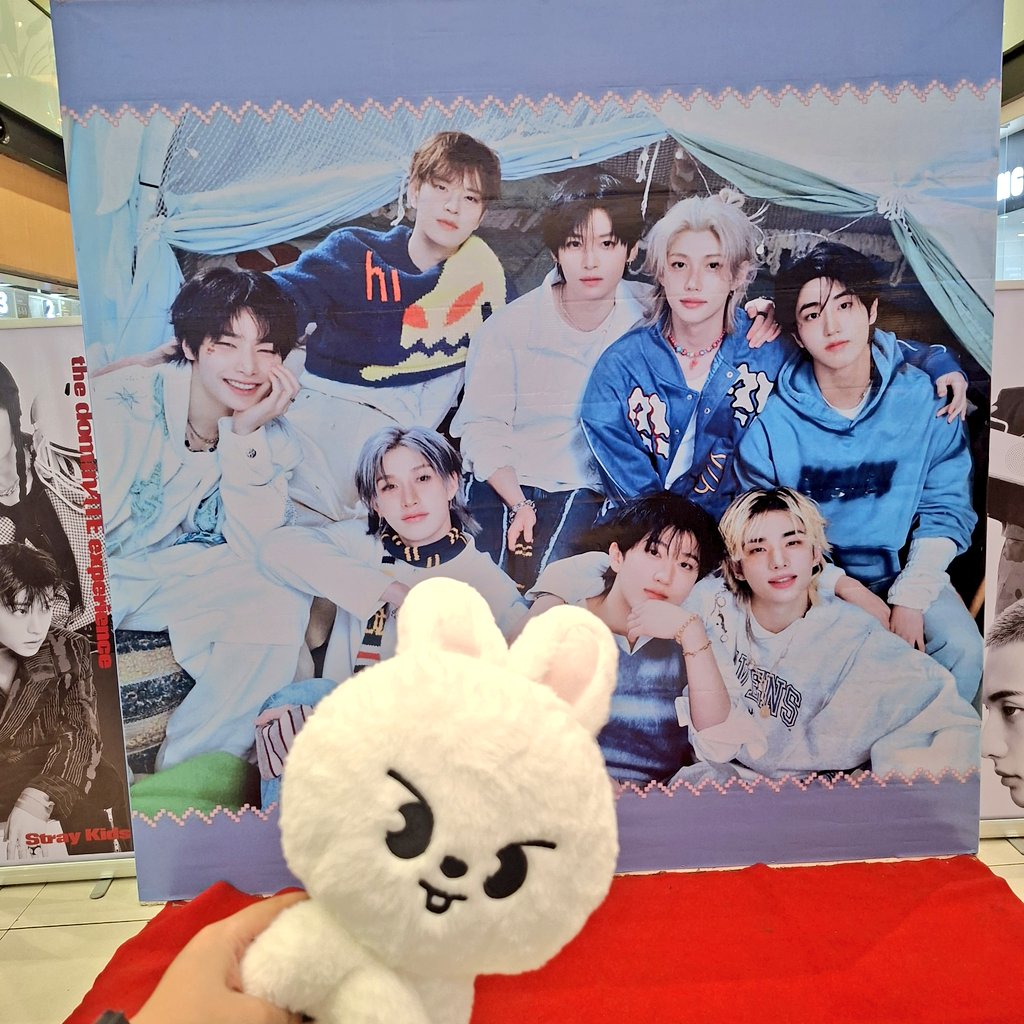 choiduckyy's tweet photo. celebrated stray kids' 8th anniversary with the best peeps! 🥹💖 https://t.co/x2J2xuahGy