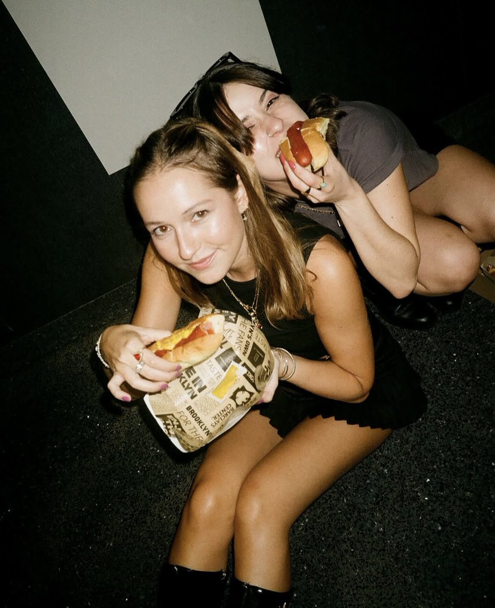 spinningforyou's tweet photo. happy happy happy birthday to my bestie girl <3333 i love this little life with you… to the moon and to saturn 🪐🌙💛 https://t.co/lTpImw3tvz