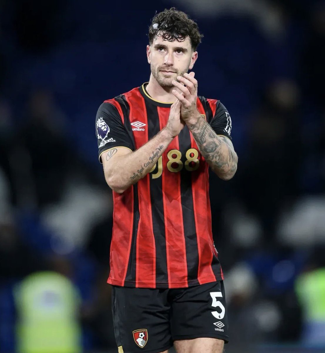 Utdtruthful's tweet photo. 🚨 𝐍𝐄𝐖: Marcos Senesi is about to choose his NEXT club and his agents are in CLOSE contact with Manchester United, including Chelsea and Spurs. #MUFC [@MatteMoretto] https://t.co/IHtUiGp0av