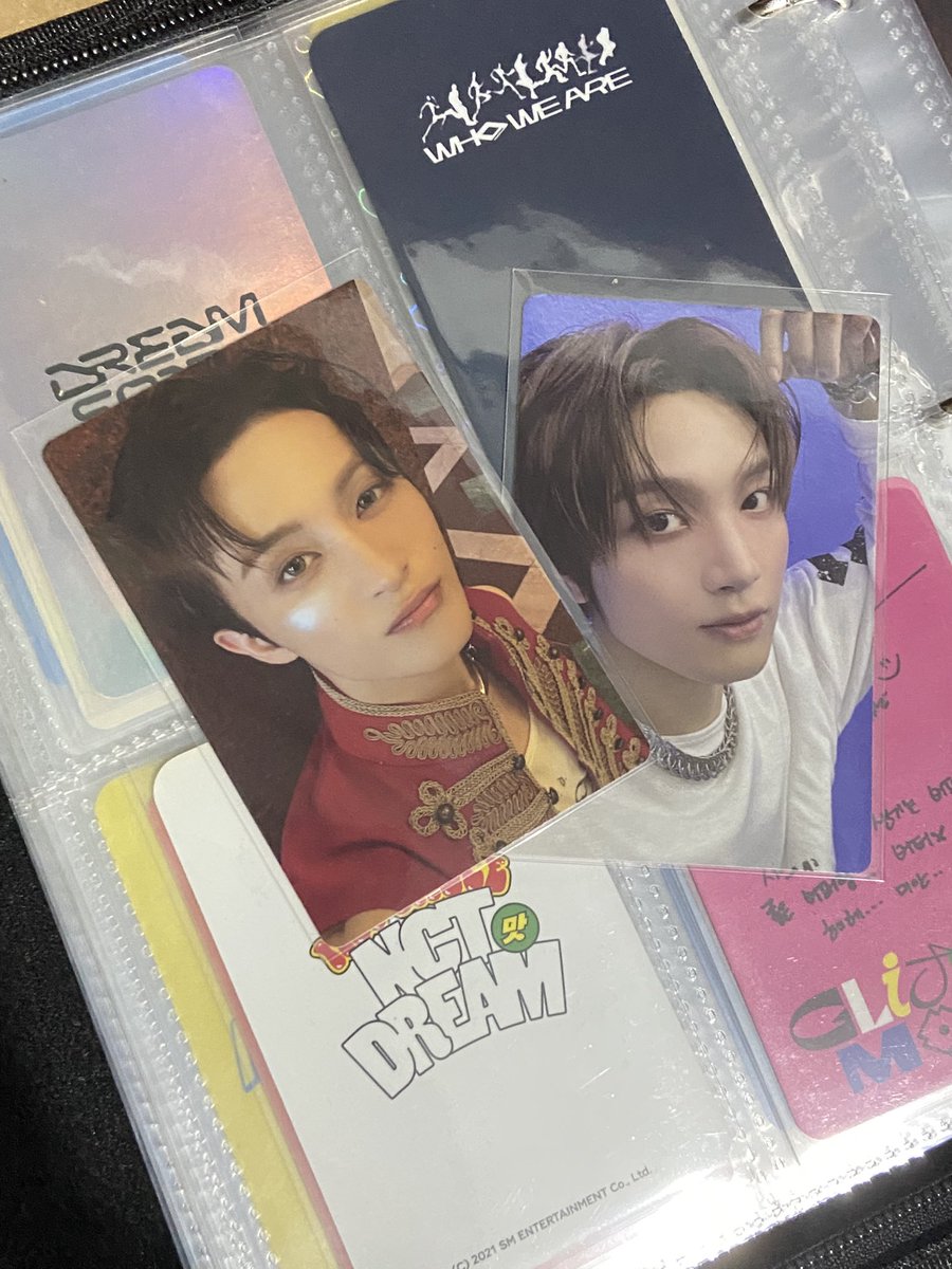 elle .◜◡◝ | #BOTH SIDES tweet media