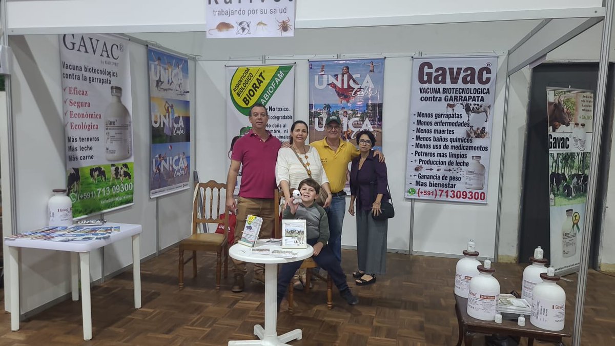 consulcubasc's tweet photo. Visitamos el stand de Karivet en #Agropecruz2026 donde cubano🇨🇺 residente Pablo Martínez promociona y comercializa productos de la biotecnología cubana con amplia aceptación y reconocimiento entre ganaderos bolivianos🇧🇴 por su calidad. #JuntosXCuba 
#CubaEstáFirme https://t.co/eA2O5UGiZJ