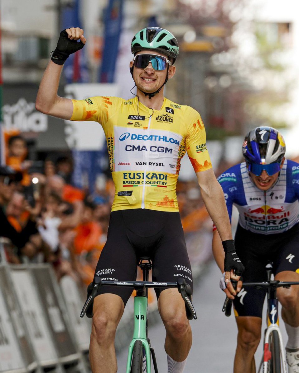 Pas mal, non ? C’est français !

Bravo Paul Seixas, vingt ans après la dernière victoire d’un coureur français sur une course par étapes World Tour.

Quelle fierté ! 🤩🇫🇷