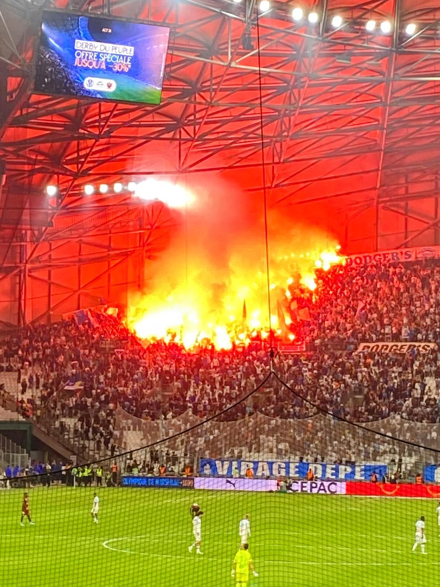 𝕊𝕋𝔸ℕ𝔻 𝕐𝕆𝕌ℝ 𝔾ℝ𝕆𝕌ℕ𝔻 👊 tweet media