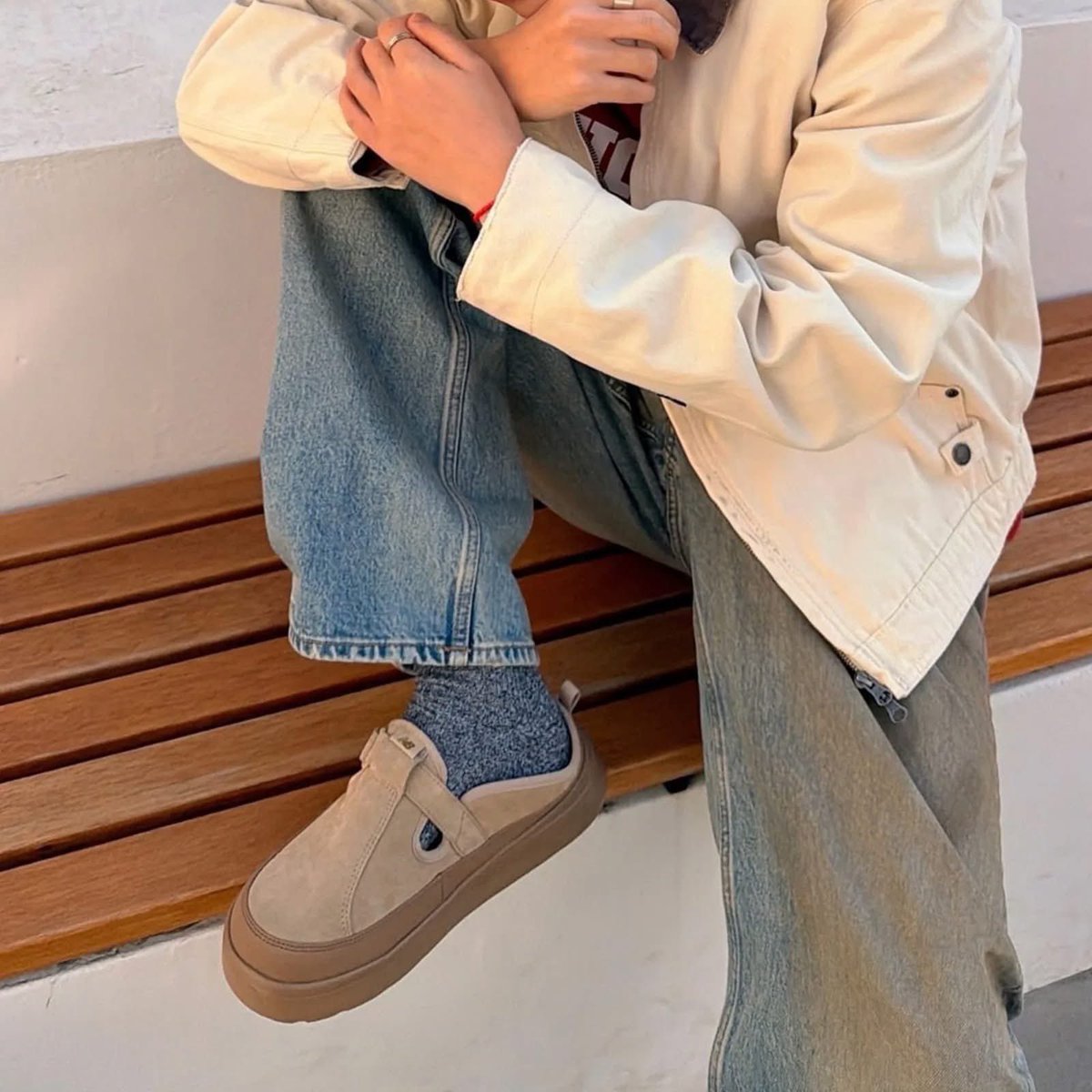 bbearmint19's tweet photo. คือตอนNBปล่อยรูปสีดำมา แชทแตกมากถามกันเยอะ พอวันปล่อย หมด ราคาก็พุ่งไปจากปกติ2-4 ใบเทา ช็อค รับบ่ได้! ก็เลยเชียร์ให้ลูกค้าเอาสีเบจ มาถึงสวยมาก ละตอนนี้อยากจะบอกว่าใครที่เล็งไว้อยู่ แบรนด์รีสต๊อกแล้วราคาดีมากไม่รีเซลล์แล้วจ้า ใครจะเอามัดจำไว้ก่อน 2,000 ได้เลยกดให้ก่อนค่าา 🔥￼ https://t.co/A5qW9oi3oa