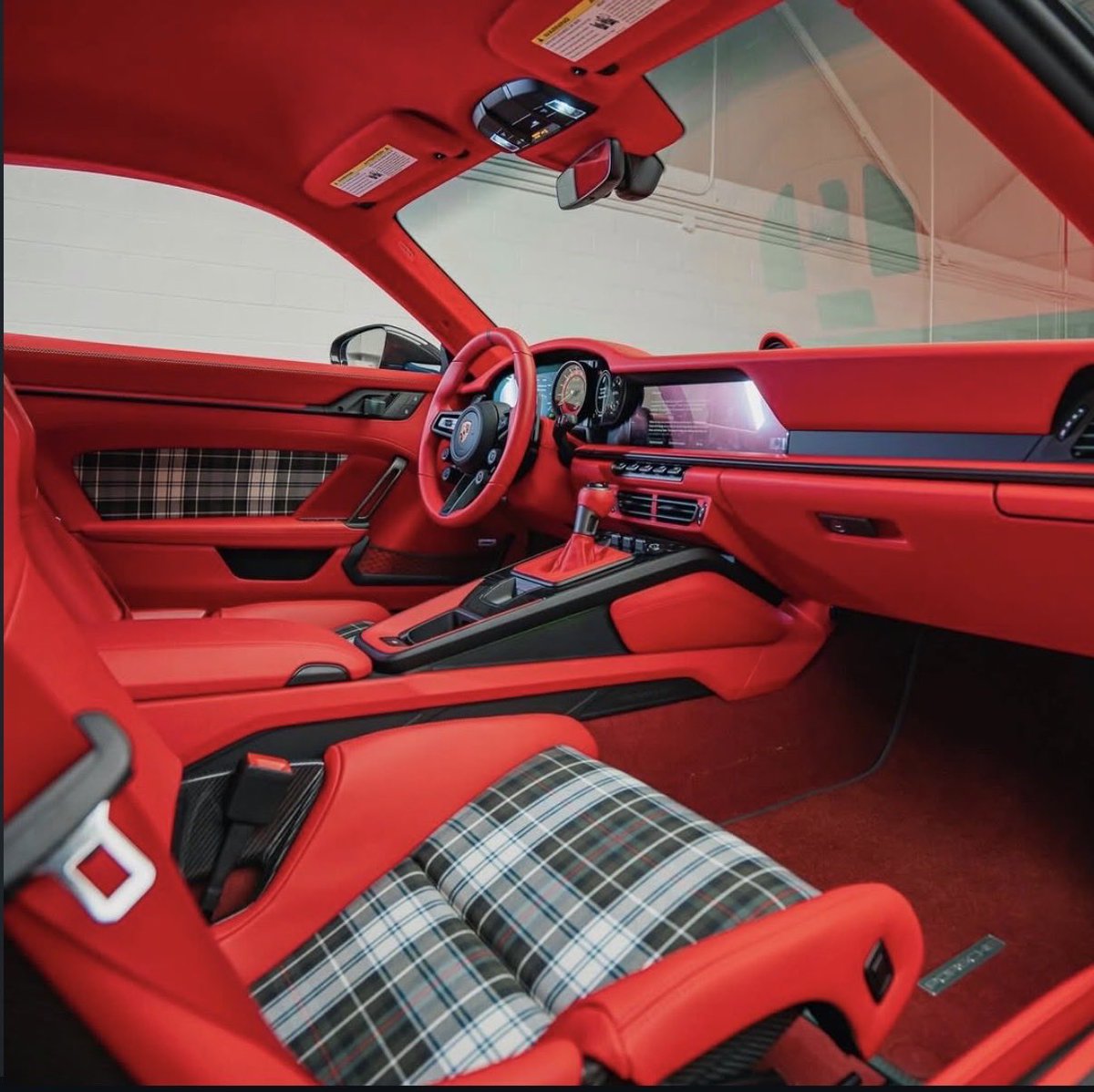 Jordan92338366's tweet image. 992 GT3RS Weissach in PTS Fjord Green 😮‍💨🔥