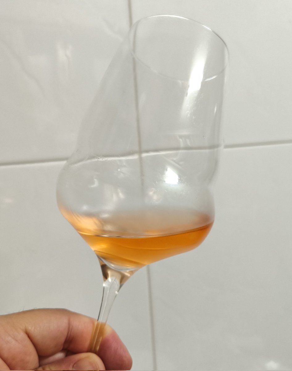 Lonifasiko's tweet image. Me encanta este rosado de Aseginolaza y Leunda. Añada 23. Fino y delicado, muy elegante y gastronómico, ha ido perfecto con una paella. Y vista la notable precipitación tartárica, sin estabilizar 😉 #vino