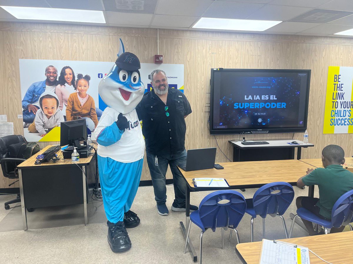 iLearnMDCPS's tweet photo. 🎉 Spring Into Success with the @ParentAcadMiami! 
We’re spending the morning at the Parent Academy Spring Fest and you should definitely join us to learn more about Artificial Intelligence! Thank you, Mr. Mateo, Assistant Superintendent for your leadership! @iLearnMDCPS https://t.co/yPbuHnxpgU