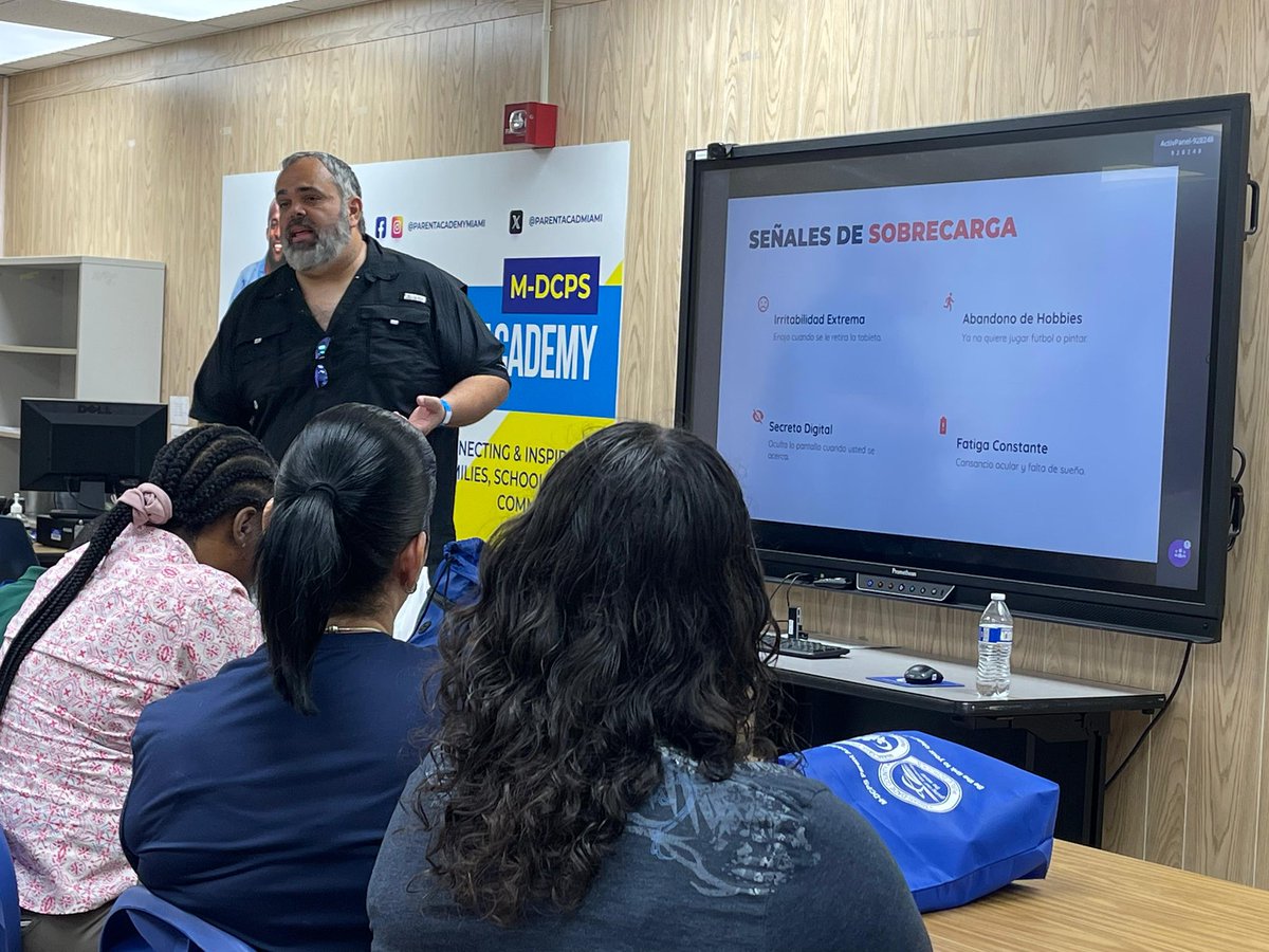 iLearnMDCPS's tweet photo. 🎉 Spring Into Success with the @ParentAcadMiami! 
We’re spending the morning at the Parent Academy Spring Fest and you should definitely join us to learn more about Artificial Intelligence! Thank you, Mr. Mateo, Assistant Superintendent for your leadership! @iLearnMDCPS https://t.co/yPbuHnxpgU