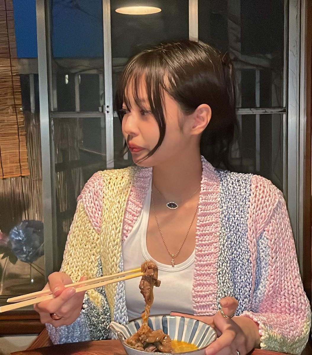 b 🧛‍♀️ tweet media