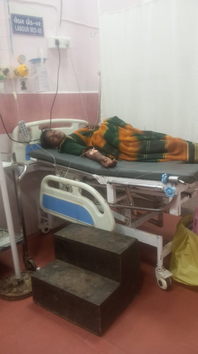 આજ રોજ આયુષમાન આરોગ્ય મંદિર બંટીયા ખાતે અતિ જોખમી સગર્ભા મહિલા ને ડિલિવરી માટે રેફરલ કરવામાં આવી અને જૂનાગઢ સિવિલ હોસ્પિટલ ખાતે ડિલિવરી કરવામાં આવી.. #VeryHighRiskAnc