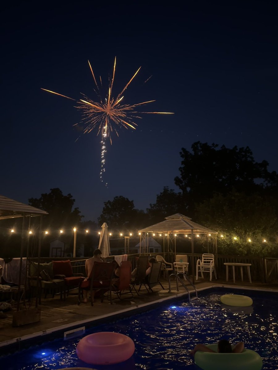 yong_bokiee_'s tweet image. Oh guys…. We opened my pool two days ago and we’re beginning to clean it. Im soooo #excited 

Reminiscing on last yearrrr~
